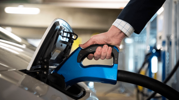 www.criticalmatters.net.news.article.zine__2022__car-battery-electric-stations-charging